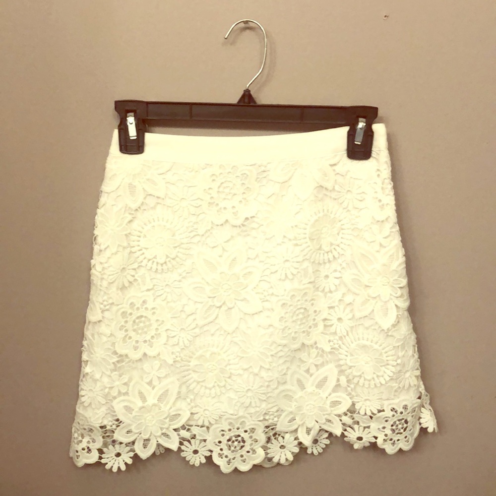 To small. Only worn once for engagement photos